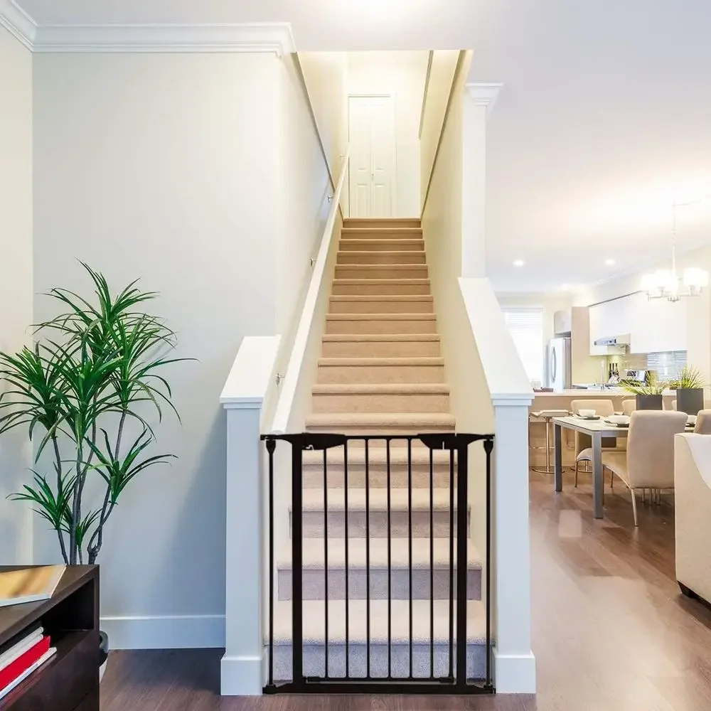 6-Panel Adjustable Extra Wide  - огляд і ціна Baby Gate Extra Wide